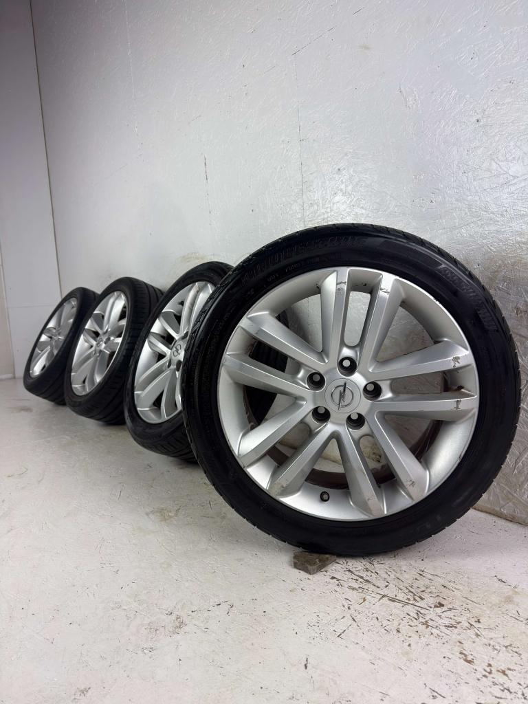 Originele Opel Vectra Signum Astra velgen 17" 5x110 zomerset, Auto-onderdelen, Banden en Velgen, Niet ingevuld, Gebruikt, Banden en Velgen