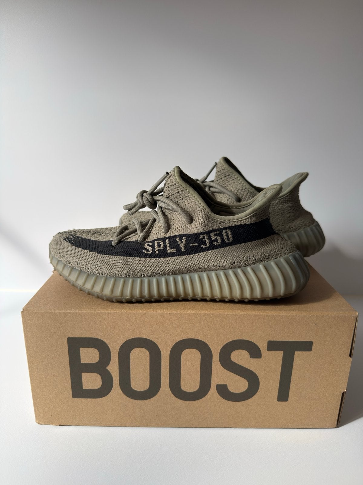 Adidas Yeezy Boost 350 V2 HQ2059 - Maat 41 1/3, Ophalen, Zo goed als nieuw, Overige kleuren, Sneakers of Gympen