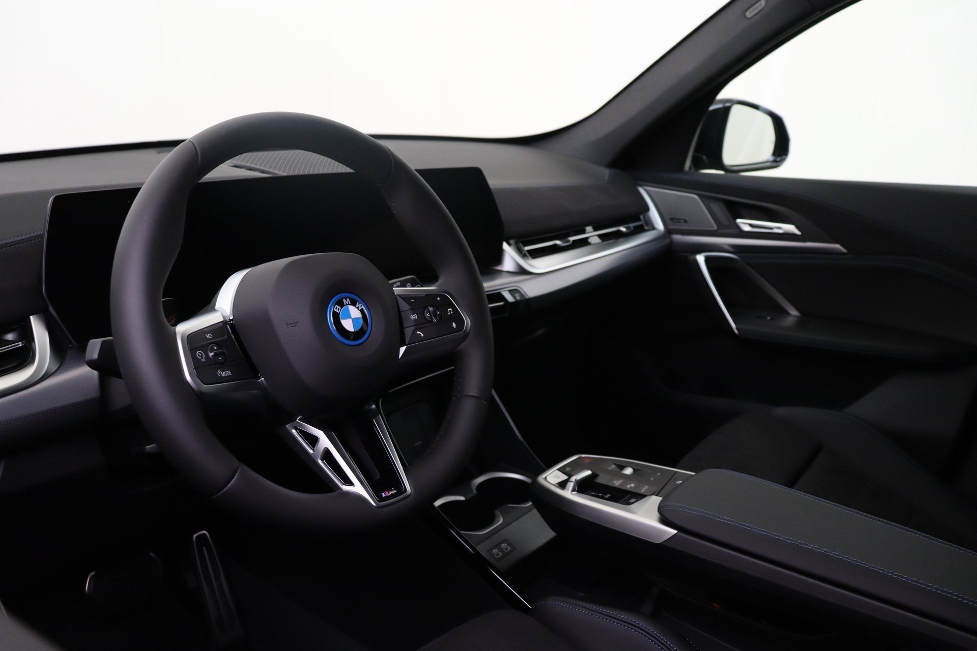 BMW iX1 eDrive20 M Sport / Panoramadak / Achteruitrijcamera, Auto's, Zwart, Zwart, Nieuw, SUV of Terreinwagen