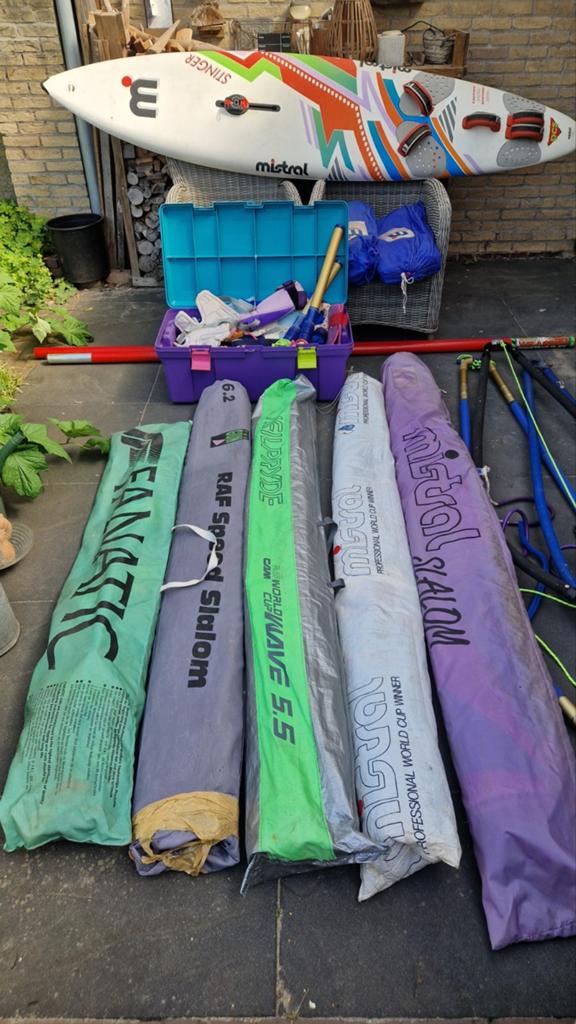 Windsurf Set: Mistral Stinger en Diamond Head & Zeilen, Watersport en Boten, Windsurfen, Ophalen, Gebruikt, 250 tot 300 cm, Complete set