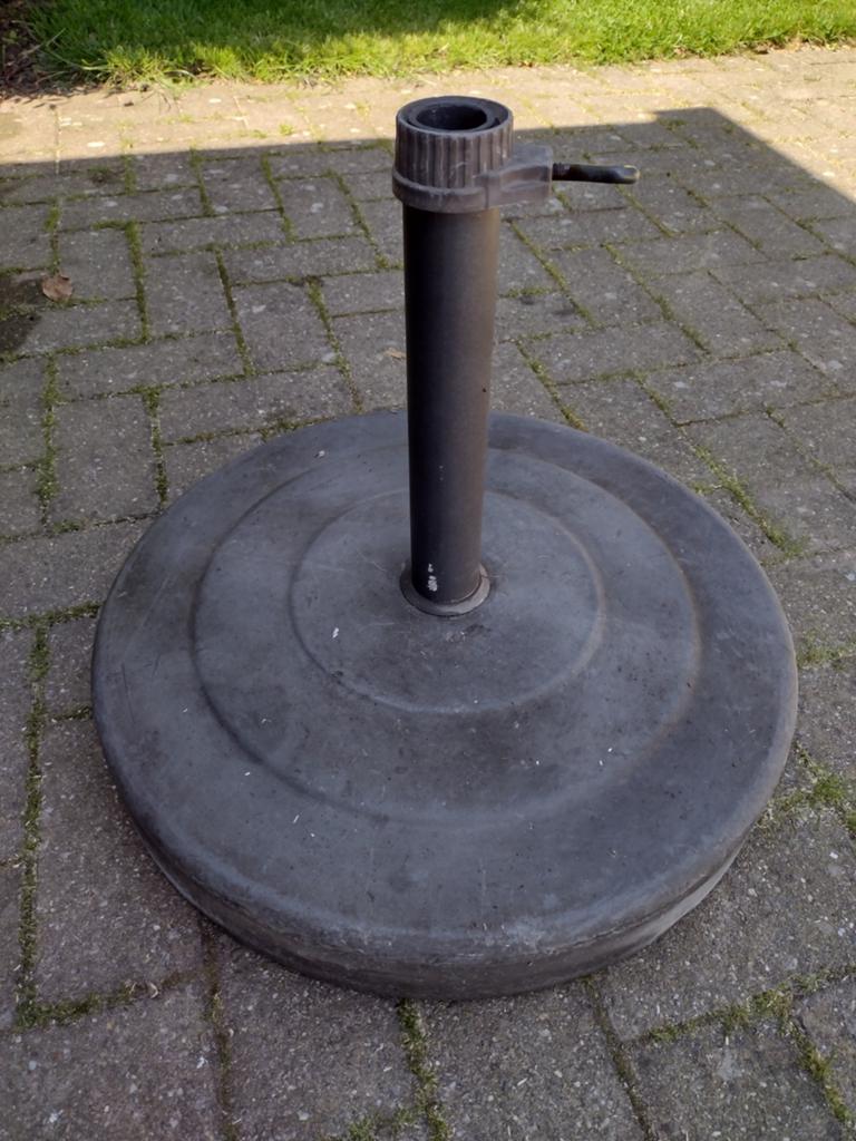 Zware parasolvoet met vergrendeling., Tuin en Terras, Ophalen, Minder dan 1 meter, Parasolvoet