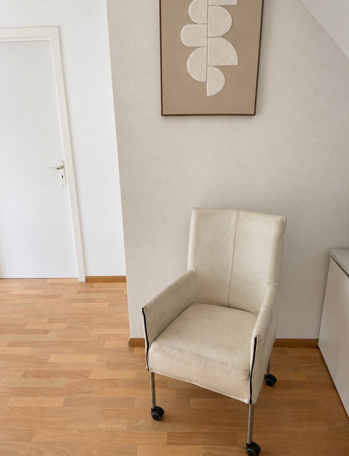 Eetkamerstoel / fauteuil leer Goossens, Huis en Inrichting, Fauteuils, Ophalen, Zo goed als nieuw, 50 tot 75 cm, Leer