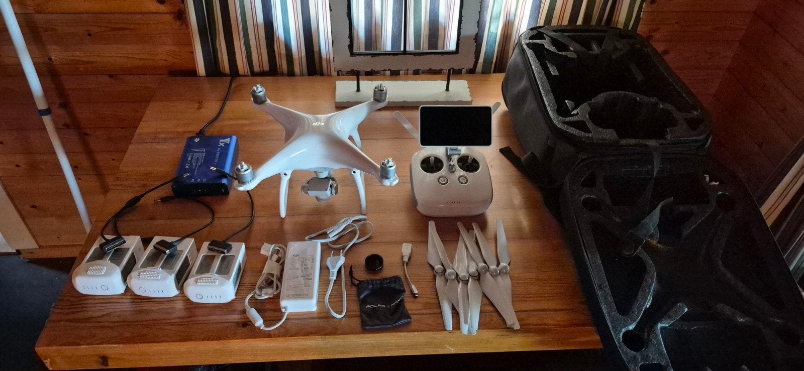 DJI Phantom 4 Pro met 3 accu's hardcase en ingebouwd scherm, Audio, Tv en Foto, Drones, 5 tot 10 kilometer, Ophalen of Verzenden
