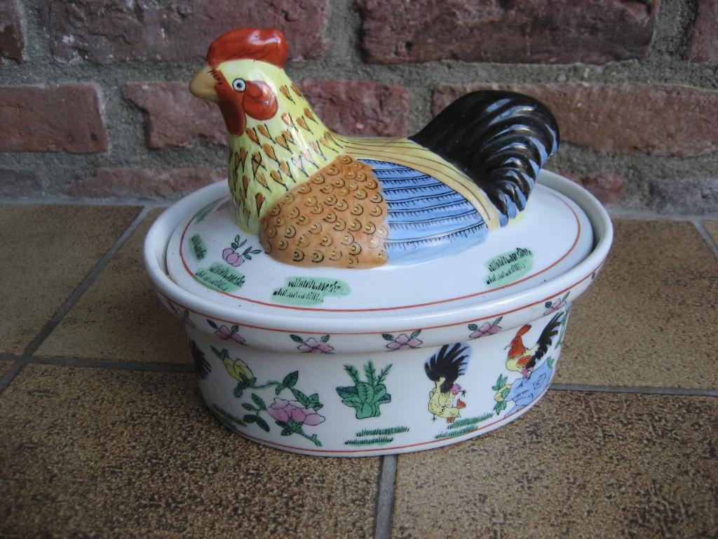 Vintage - brocante - decoratieve schaal met kip deksel, Huis en Inrichting, Ophalen, Porselein of Keramiek, Schaal, Zo goed als nieuw