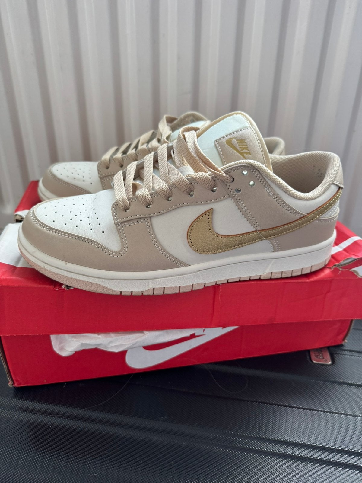 Nike dunk low, Kleding | Dames, Schoenen, Beige, Ophalen of Verzenden, Sneakers of Gympen, Zo goed als nieuw