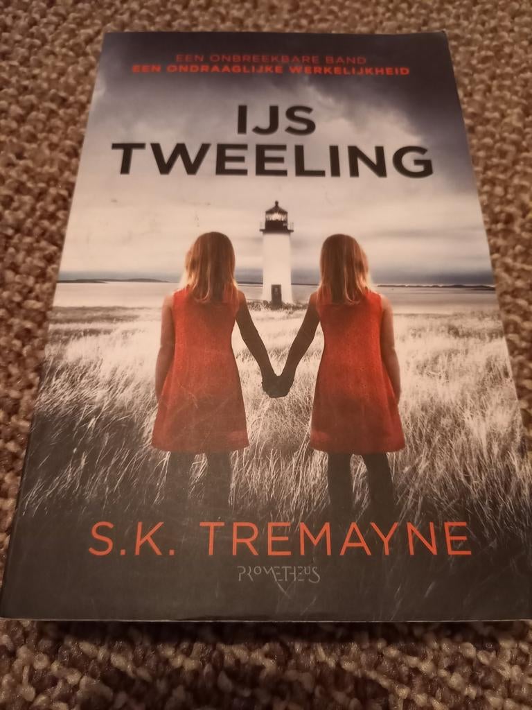 p14 IJs Tweeling - S.K. Tremayne, Boeken, Thrillers, Zo goed als nieuw, Nederland, Ophalen of Verzenden