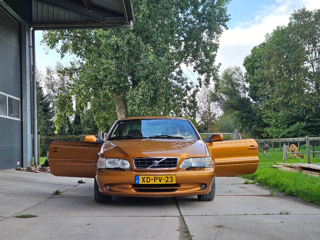 Volvo C70 2.3 T-5 AUT 1998 (Hobby/Project) cosmetisch werk, Auto's, C70, Beige, Overige kleuren, 4 stoelen