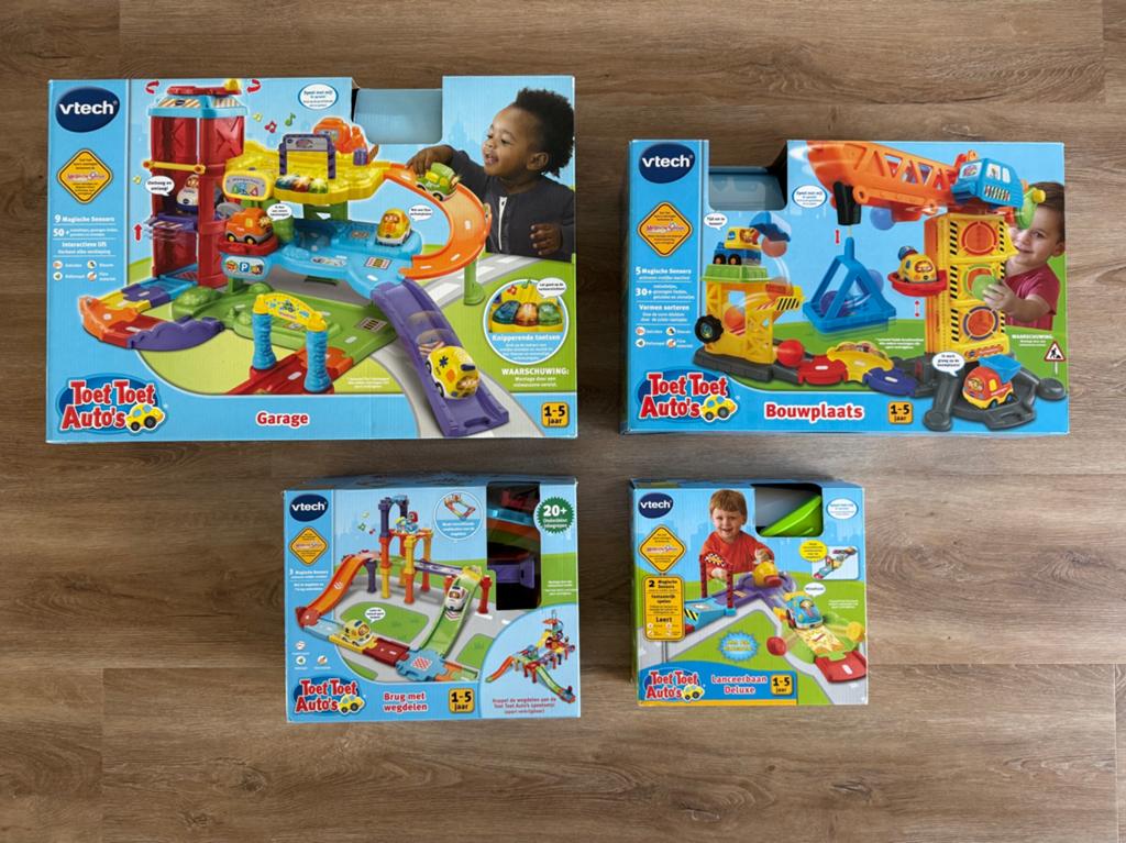 Vtech toettoet 4 sets garage, bouwplaats, lanceer, wegdelen, Ophalen, Zo goed als nieuw, 2 tot 4 jaar