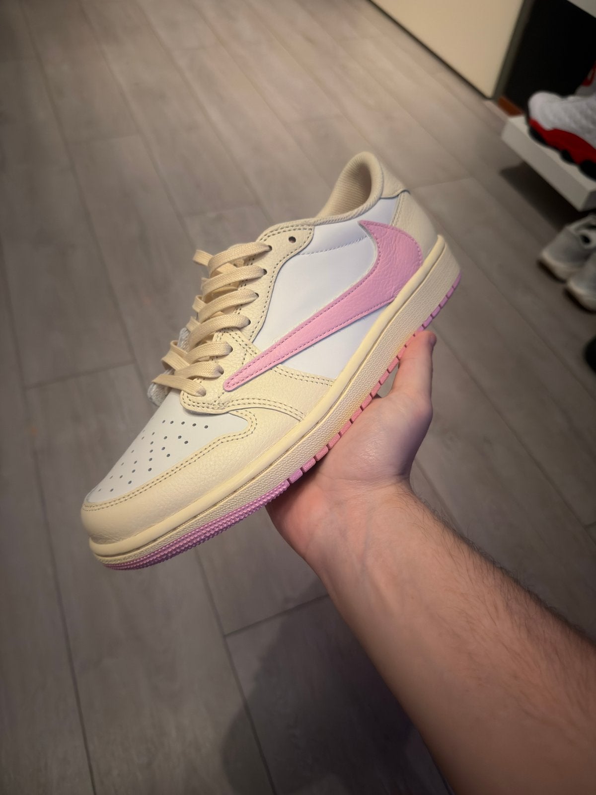Air jordan 1 low OG - Travis scott Shy pink maat 43, Ophalen, Nieuw, Roze, Sneakers of Gympen