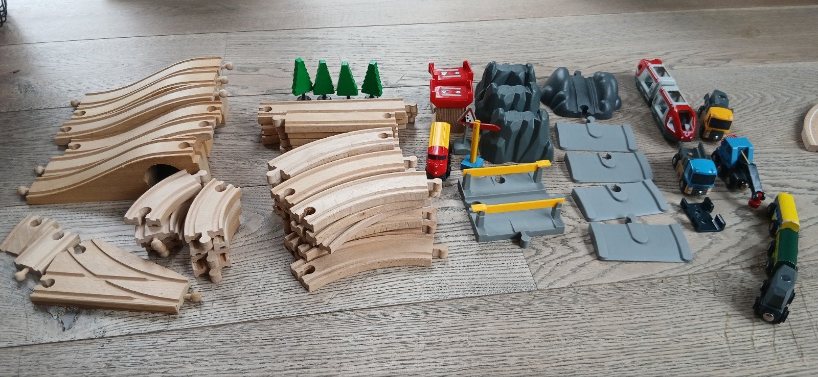 Houten treinspoor en assecoires, Ophalen of Verzenden, Gebruikt, Rij- of Hobbelspeelgoed