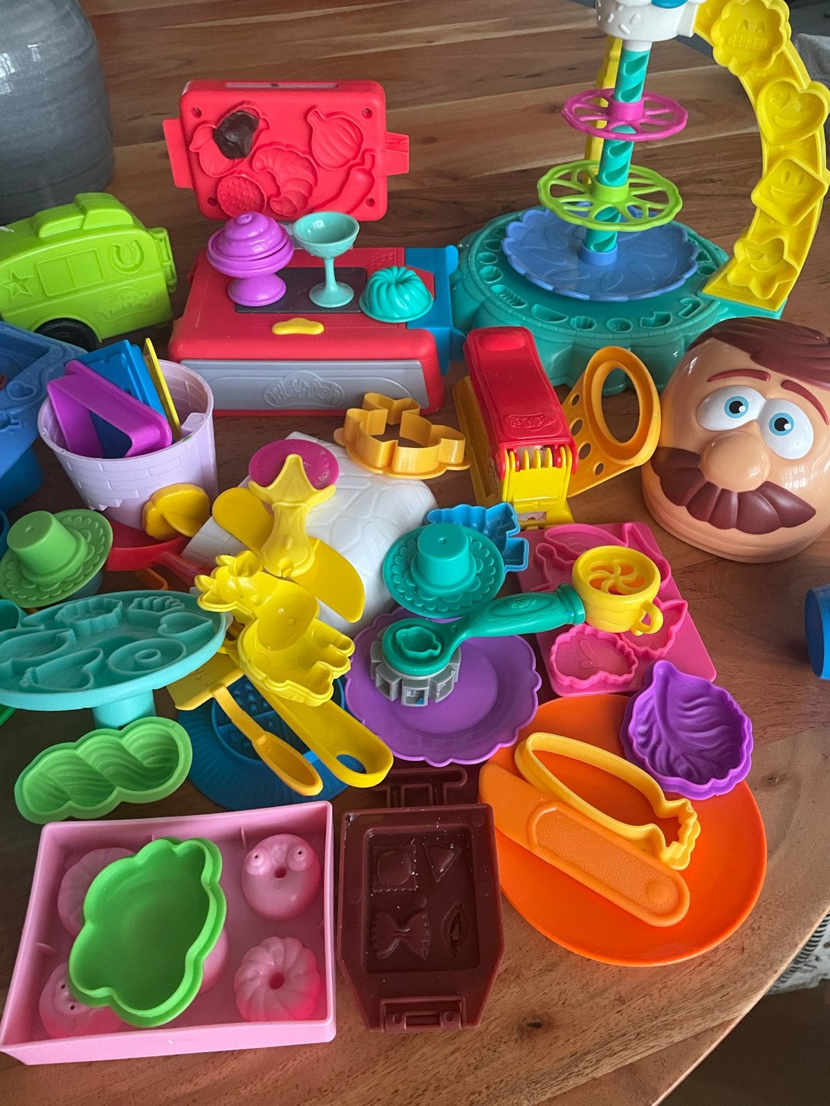 Grote Play-Doh set met veel accessoires en klei, Ophalen, Gebruikt, Knutselen