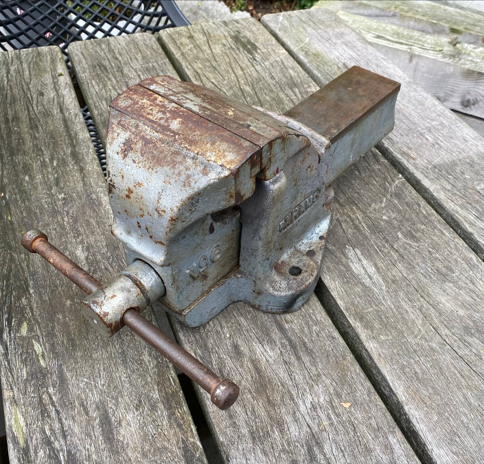 Oude zware bankschroef Paramo - 15 cm bek - Made in England, Ophalen, Gebruikt, Bankschroef, Overige merken