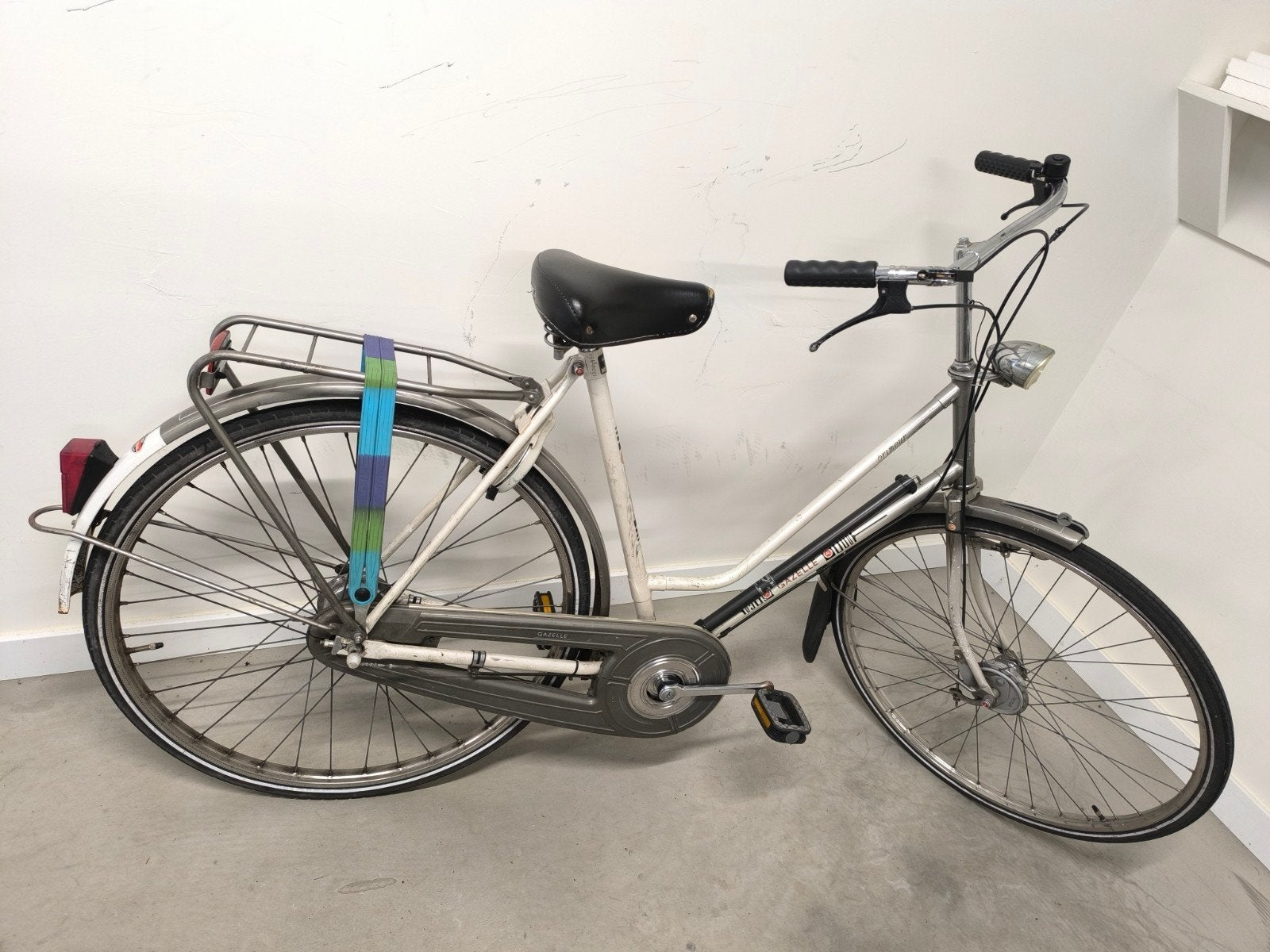 Damesfiets met lage instap en bagagedrager, Fietsen en Brommers, Velgrem, Ophalen of Verzenden, 50 tot 53 cm, Gazelle