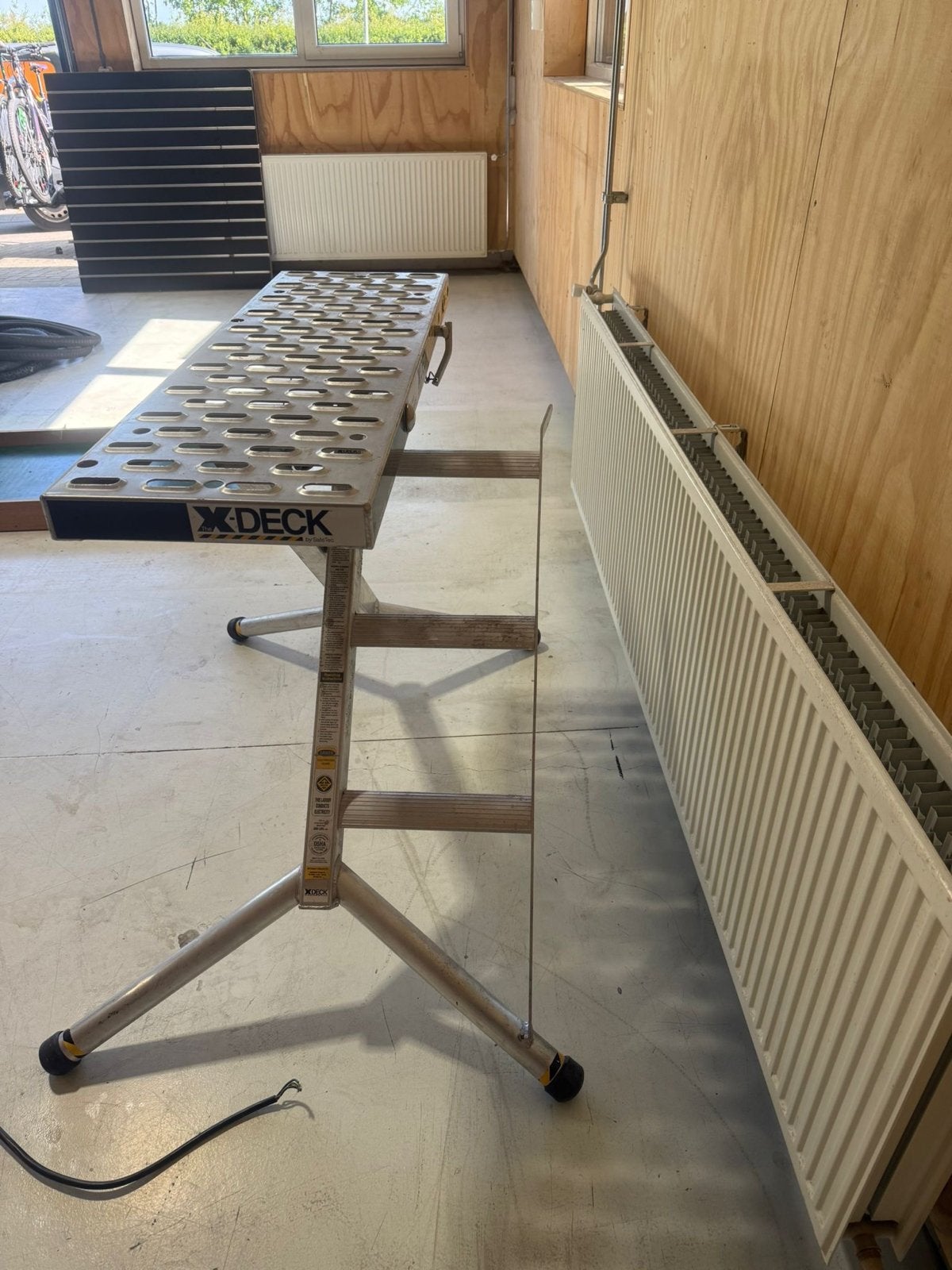 Mooie nette X-Deck steiger, ideaal voor schilder- of stucwer, Ophalen, Gebruikt, Overige typen, Minder dan 2 meter