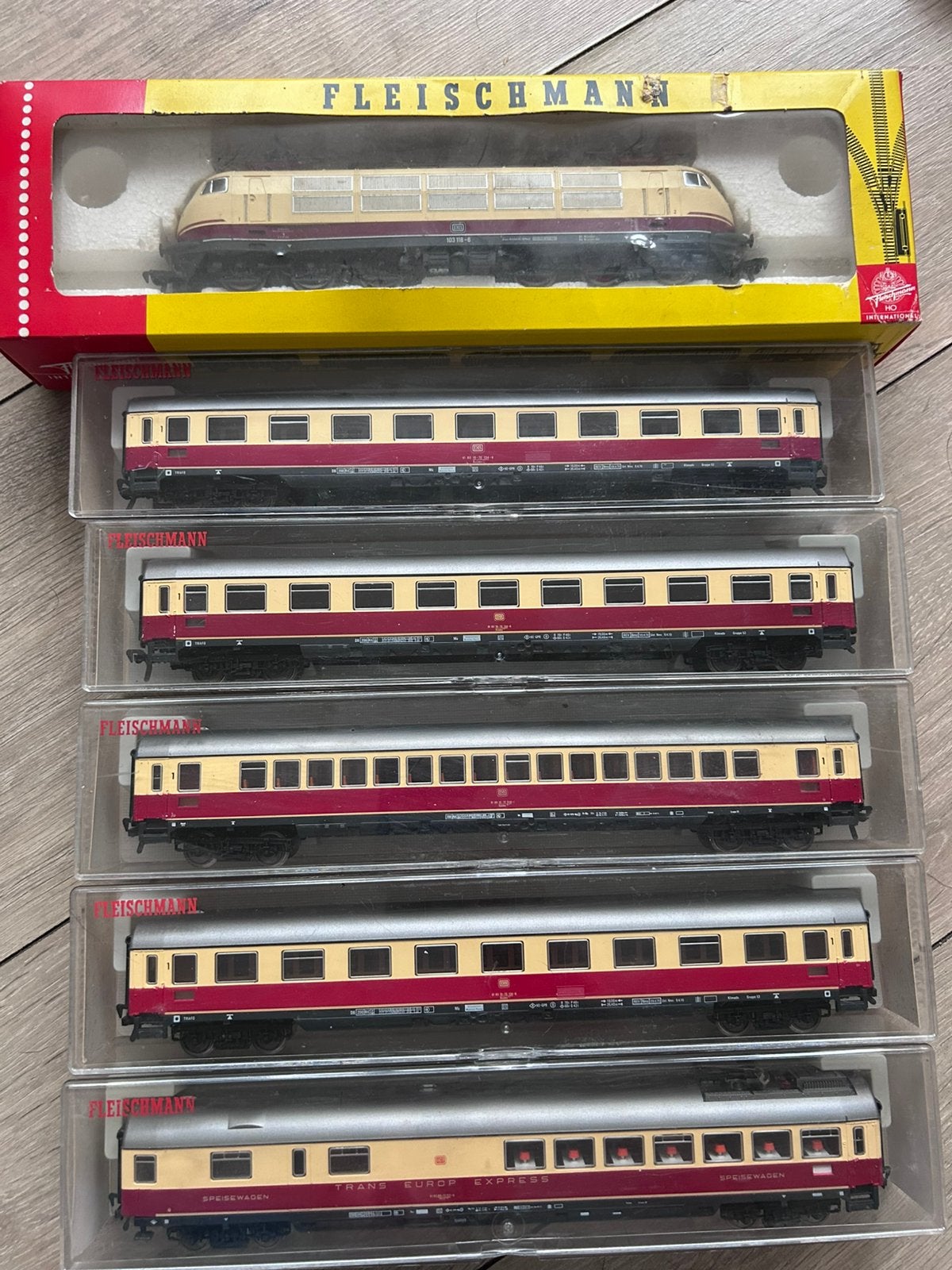 Fleischmann 1375 + 5 wagons, Ophalen, Gelijkstroom, Fleischmann, Wagon