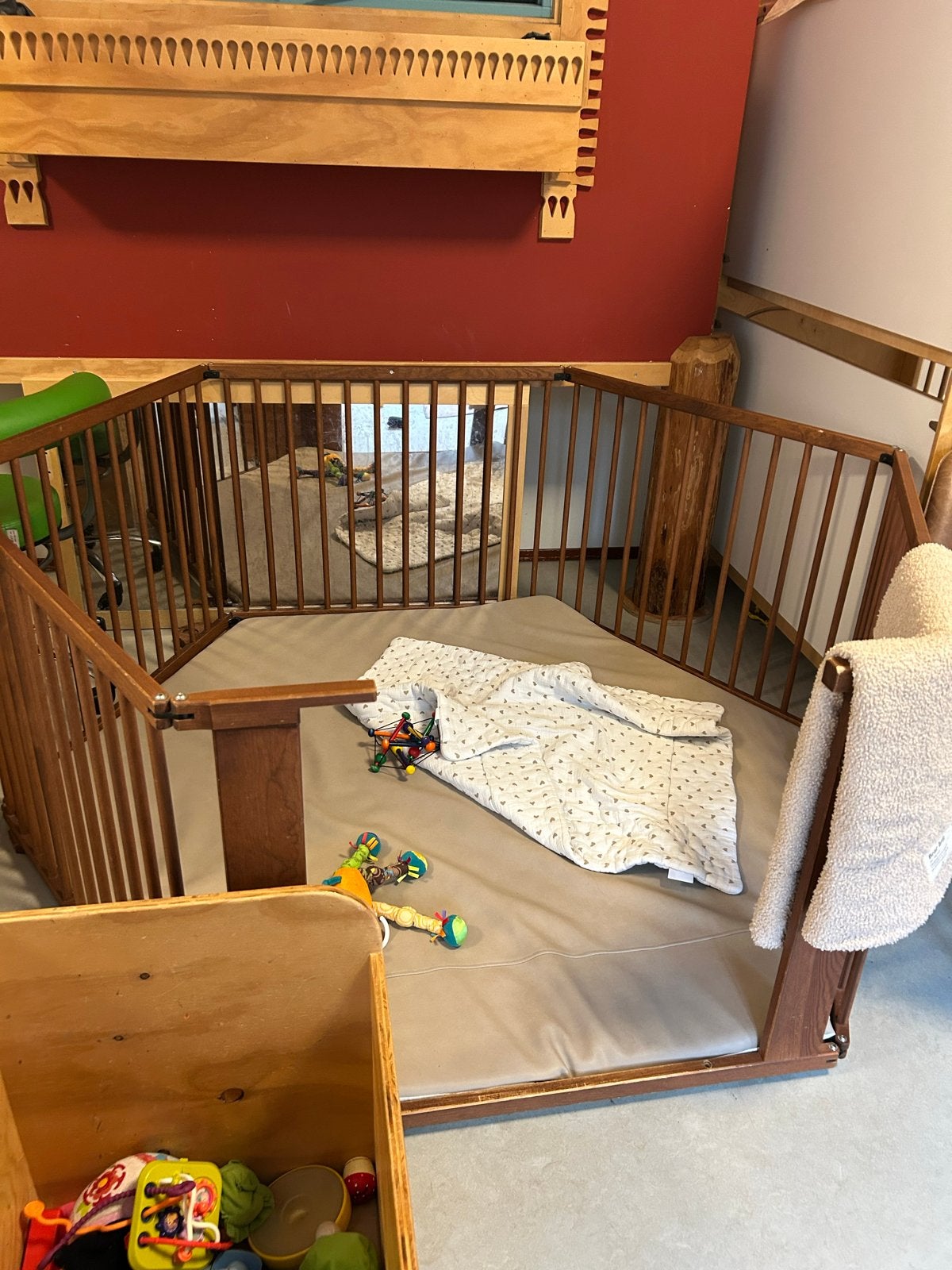 Prachtige houten grondbox - Veilig en comfortabel, Kinderen en Baby's, Ophalen, Gebruikt, Overige vormen