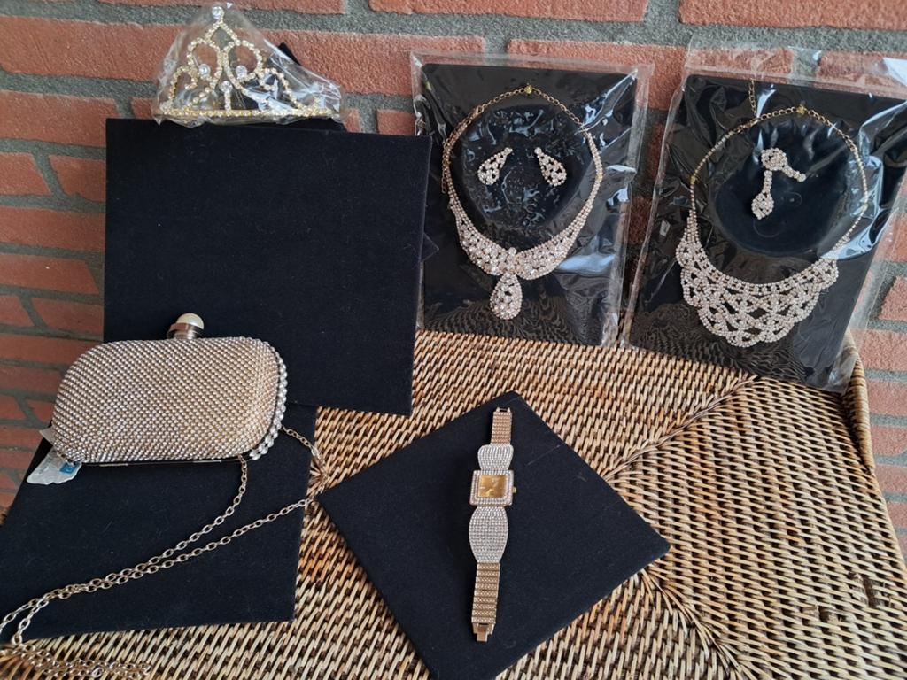 Collier met oorbellen. Diadeem. NIEUW., Sieraden, Tassen en Uiterlijk, Overige Accessoires, Ophalen of Verzenden, Nieuw
