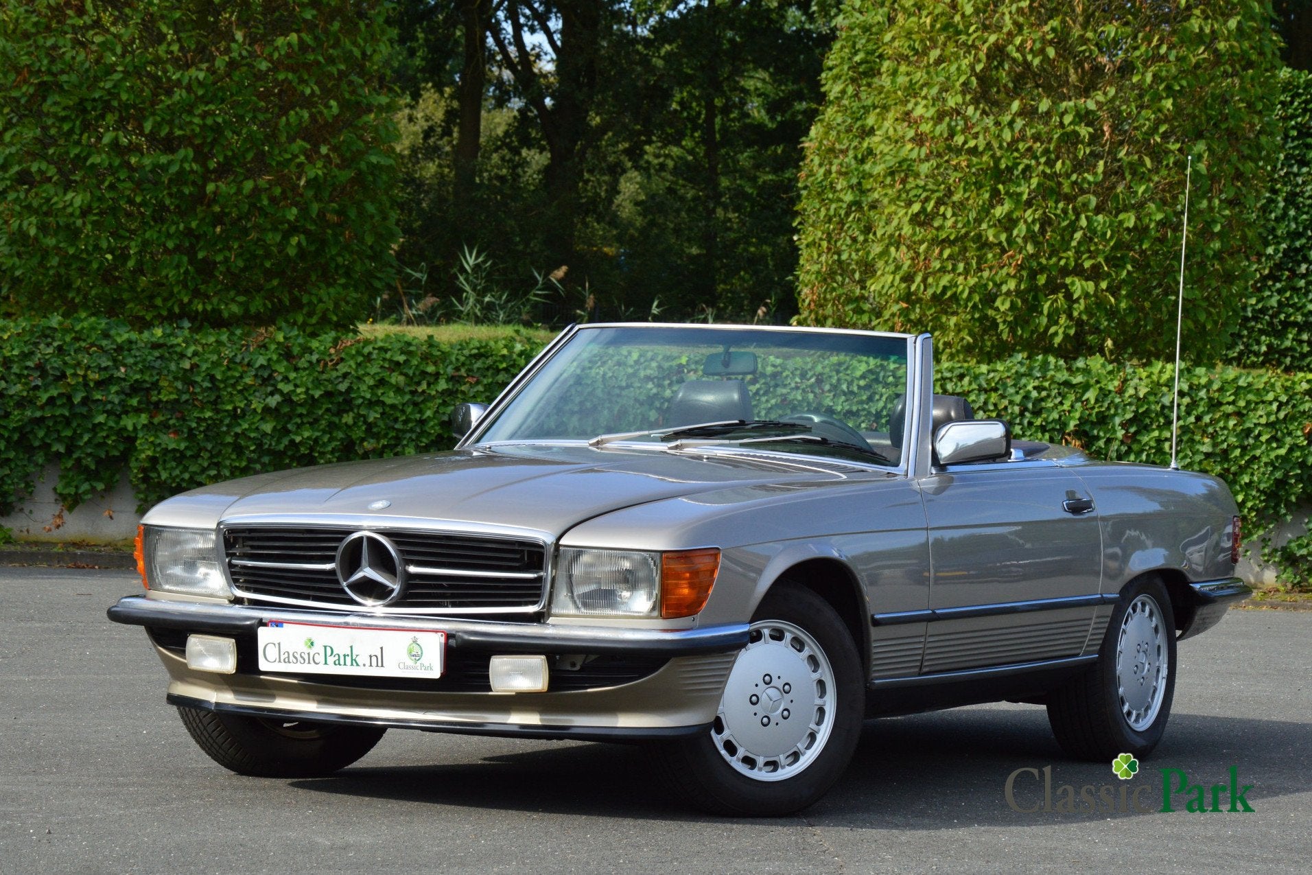 Mercedes-Benz 500-serie 560 SL (bj 1986, automaat), Auto's, Achterwielaandrijving, Cabriolet, Zilver of Grijs, 5547 cc