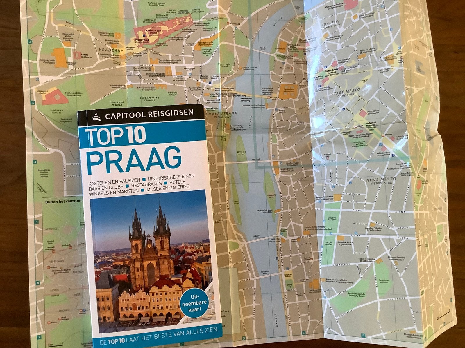 Praag Tsjechie Capitool Toptien reisgids + kaart, Boeken, Reisgidsen, Ophalen of Verzenden, Zo goed als nieuw