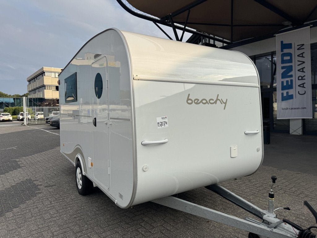 Hobby Beachy 450 2025 € 2900,- KORTING!!!, Overige typen, Standaardzit, Koelkast, Hobby