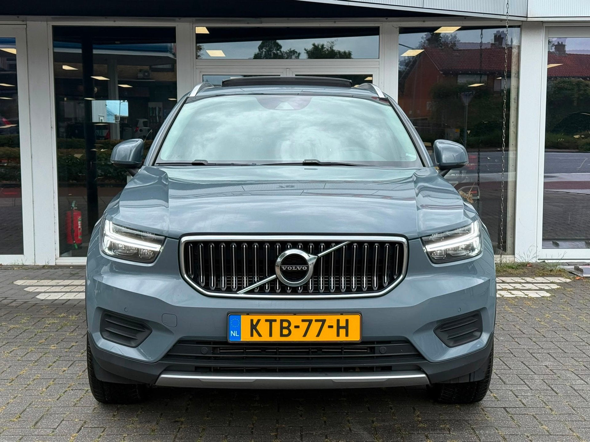 Volvo XC40 1.5 T4 Recharge Inscription Expression | Panorama, Dealer onderhouden, Stof, Zwart, Bedrijf