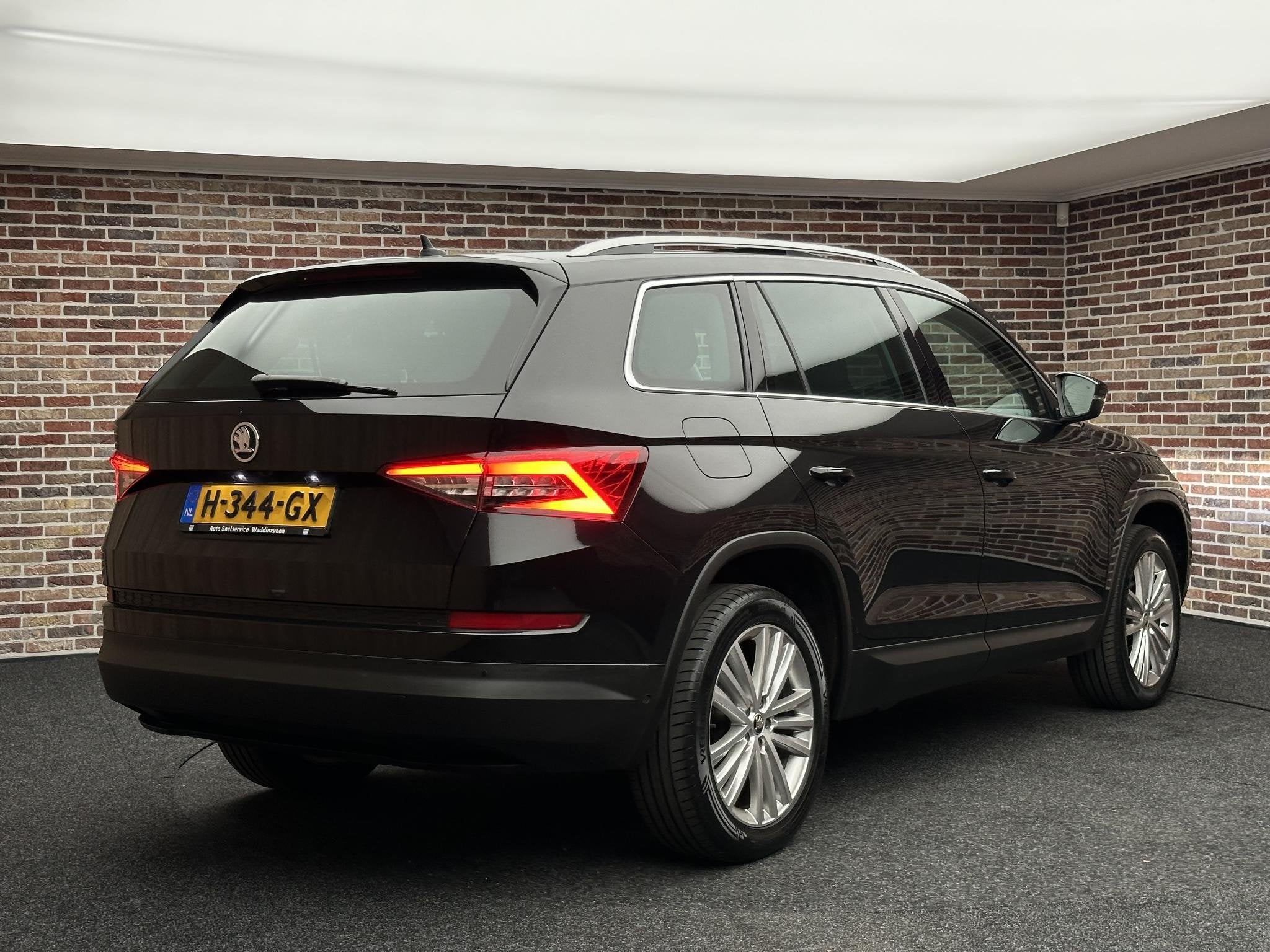 Skoda Kodiaq 2.0 TSI 4x4 Sportline 7p. DAK CANTON LEDER TREK, Automaat, Gebruikt, Zwart, 14 km/l