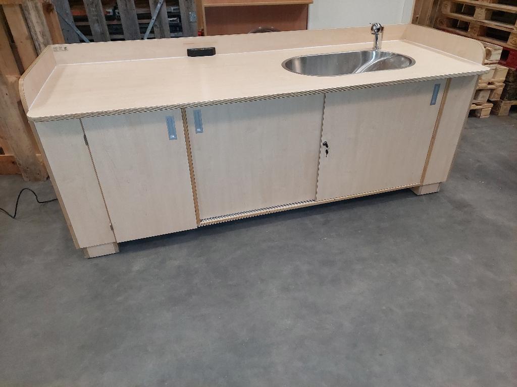 Schilte KDV commode -elektrisch HV, trapje en babybad rechts, 70 cm of meer, 105 cm of meer, Ophalen of Verzenden, Voetruimte