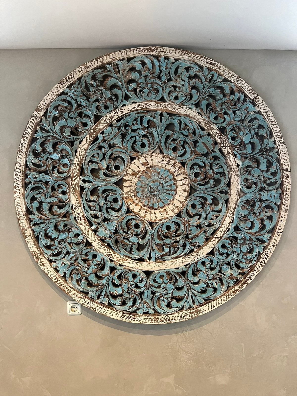 Antiek balinees handgesneden muurdecoratie, Ophalen
