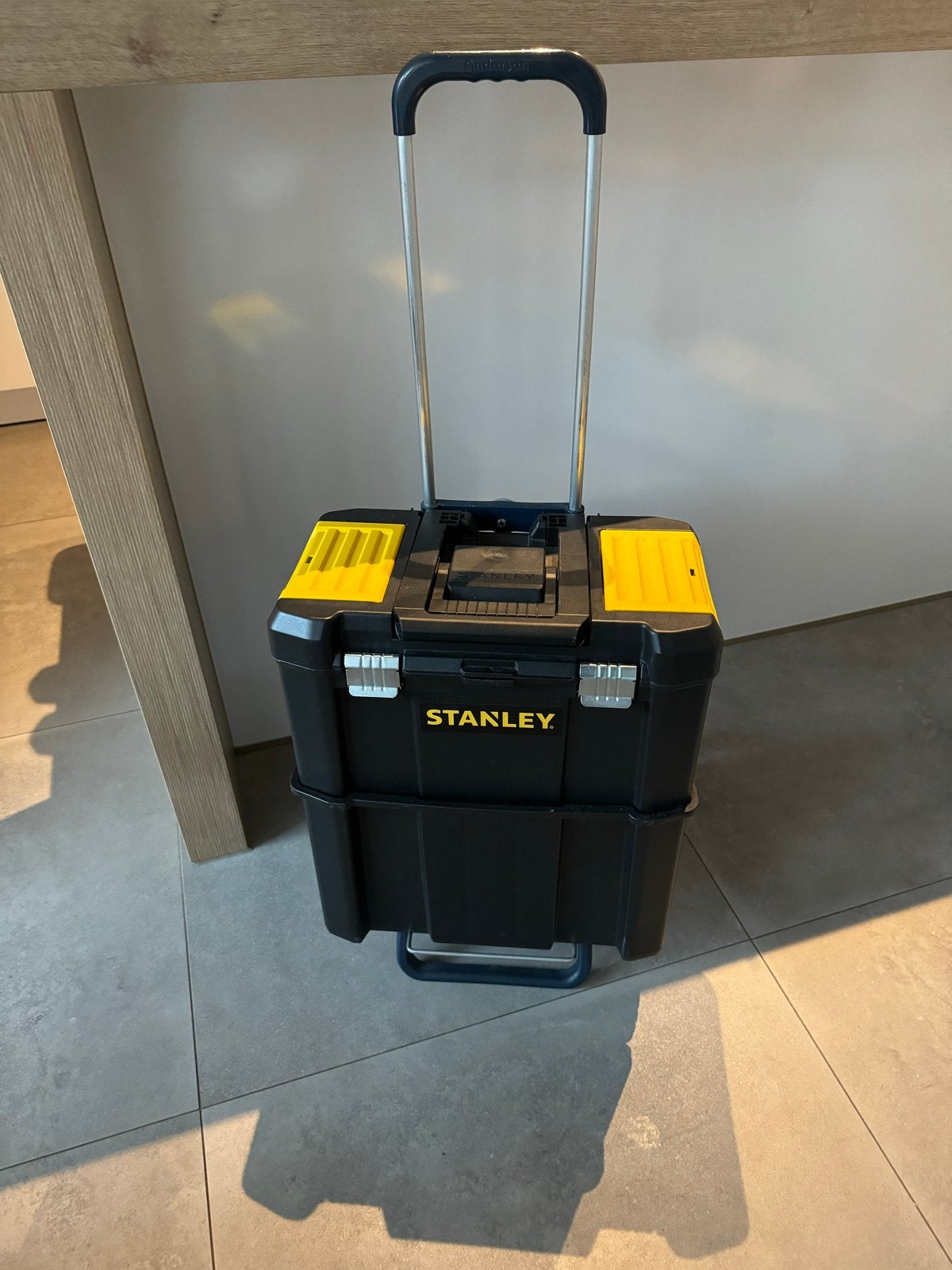 Stanley Gereedschapskist met trolley., Doe-het-zelf en Verbouw, Gereedschapskisten, Ophalen, Zo goed als nieuw