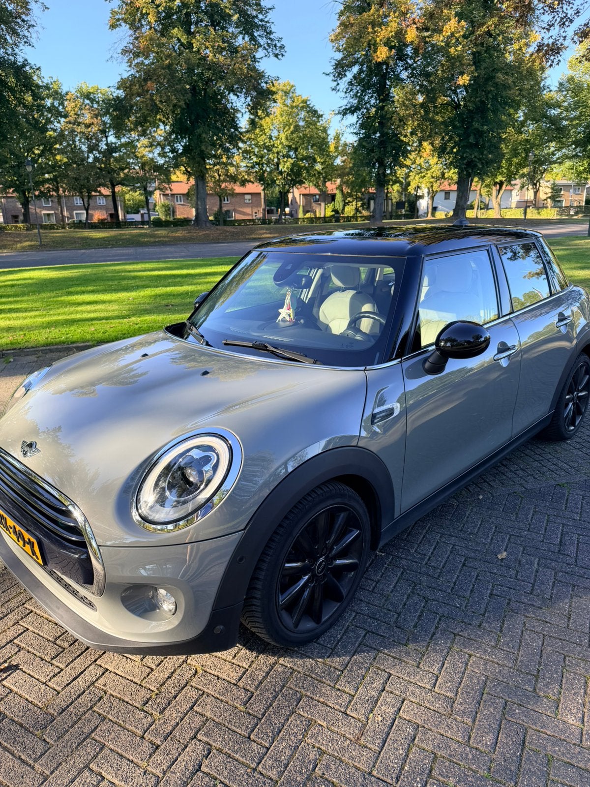 Mini 1.5 Cooper 5D AUT 2017 Grijs, 136 pk, Leder, Grijs, Particulier