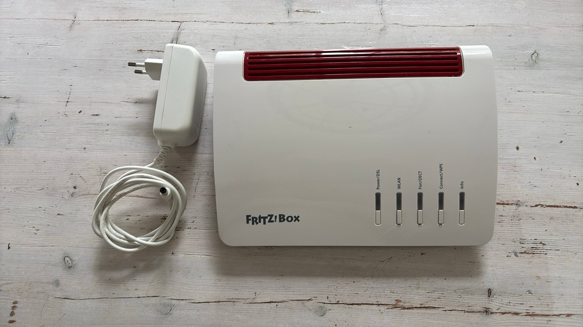 Fritz!box 7590 router modem, Computers en Software, Ophalen of Verzenden, Zo goed als nieuw