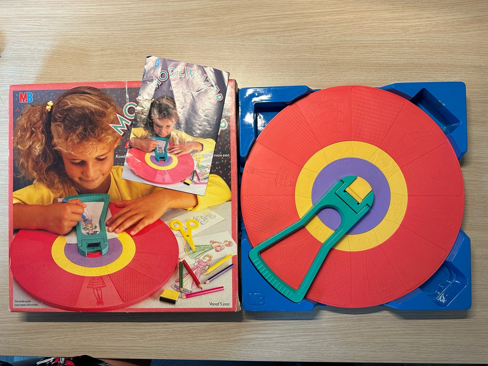 MB Modewijzer - Vintage tekenspeelgoed, Ophalen of Verzenden, Gebruikt, Knutselen