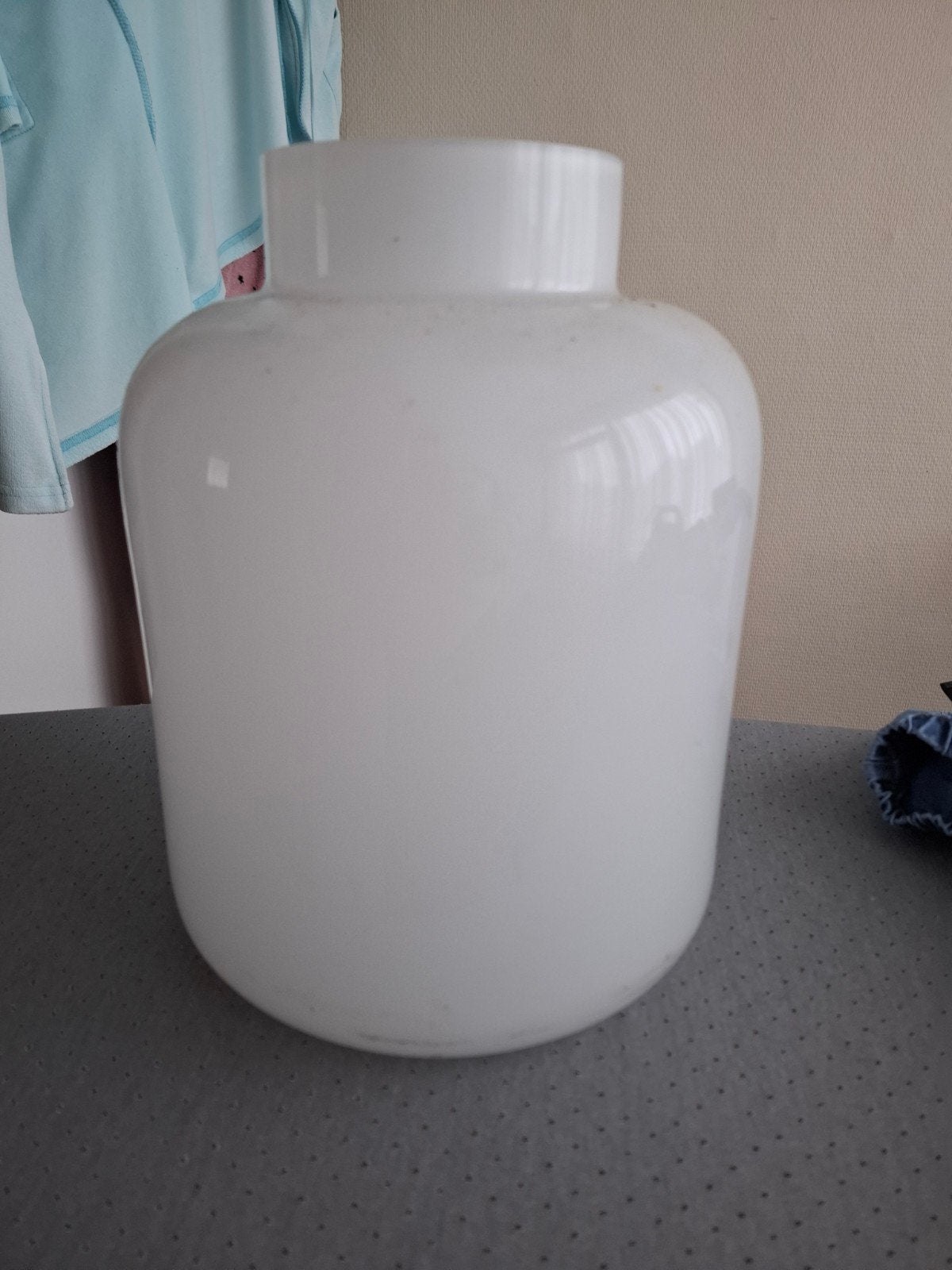 Witte glazen vaas 30 cm hoog, Ophalen of Verzenden, Nieuw, Wit