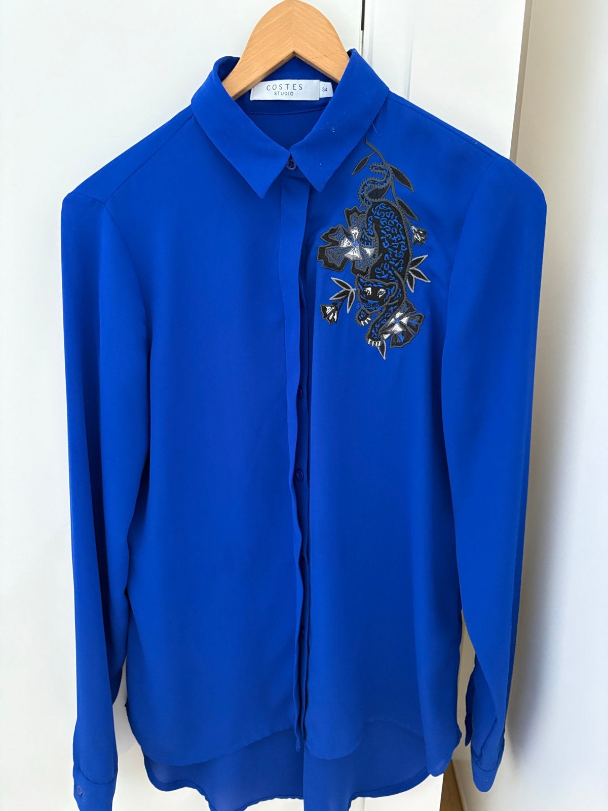 Costes Luchtige Blauwe Blouse met Panter Borduurwerk, Kleding | Dames, Verzenden, Zo goed als nieuw, Maat 36 (S), Blauw