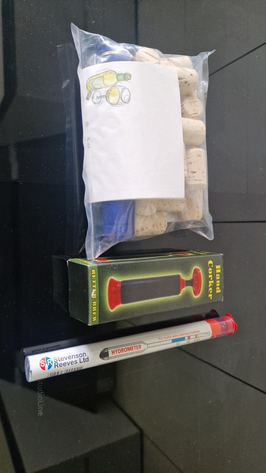 Wijnmaakset: kurken, kurkentrekker en hydrometer, Ophalen of Verzenden
