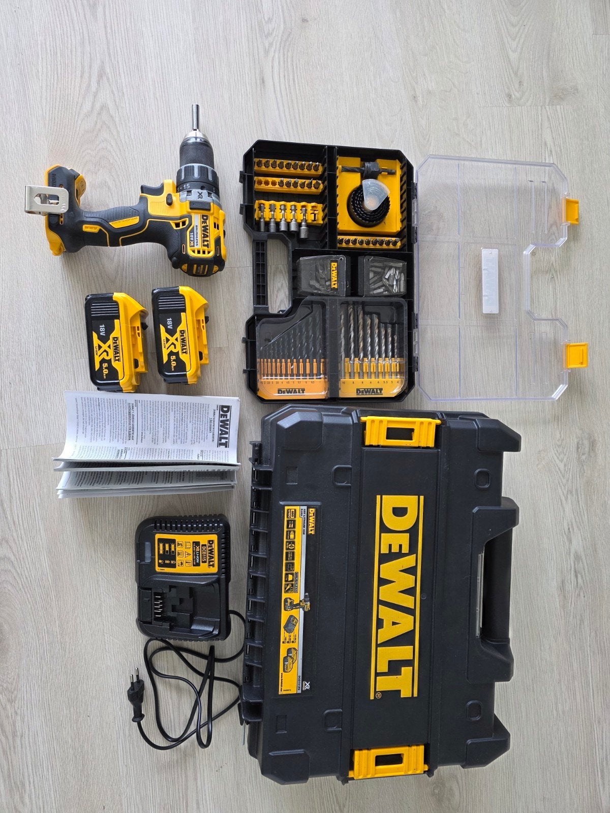 DeWALT 18V XR Brushless accuboormachine + 2 accu's + bitset, 600 watt of meer, Ophalen of Verzenden, Klopboormechanisme, Zo goed als nieuw