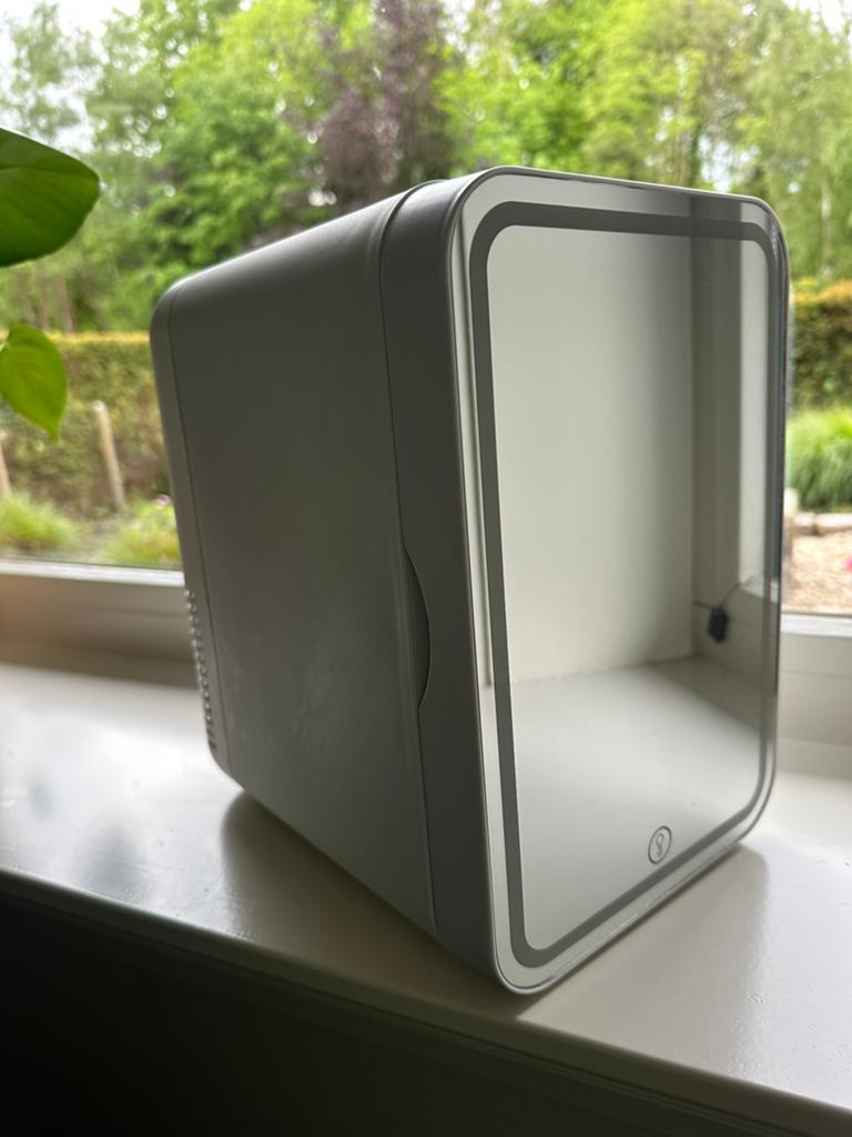Mini koelkast met spiegel en verlichting, Ophalen of Verzenden, Zo goed als nieuw, Elektrisch