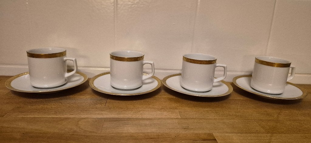 4 kop en schotels douwe egberts zeldzaam espresso formaat, Ophalen of Verzenden, Aardewerk, Overige stijlen, Kop(pen) en/of Schotel(s)