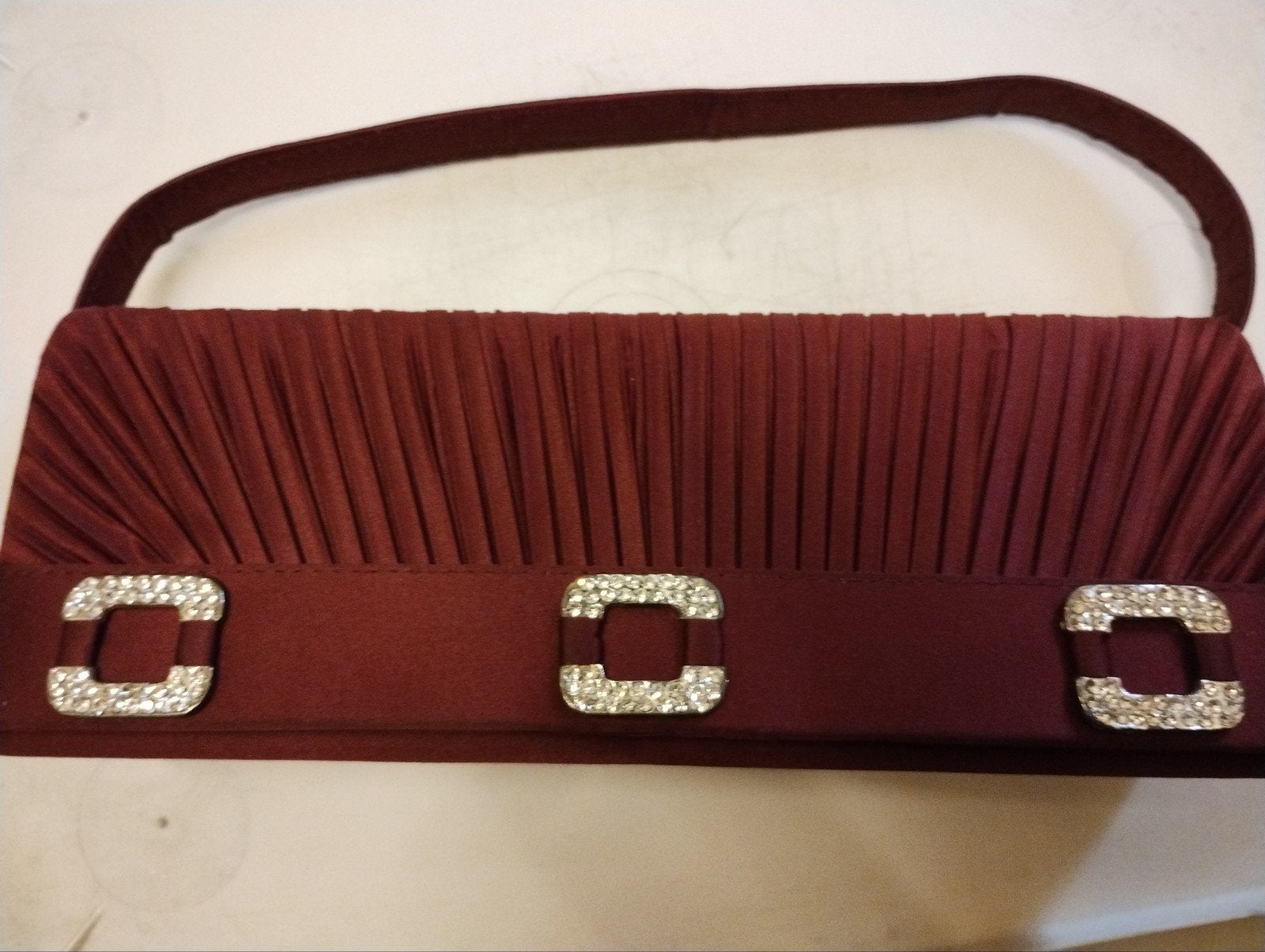 Elegante bordeauxrode avondtas met strass details, Ophalen of Verzenden, Nieuw, Rood, Avondtasje