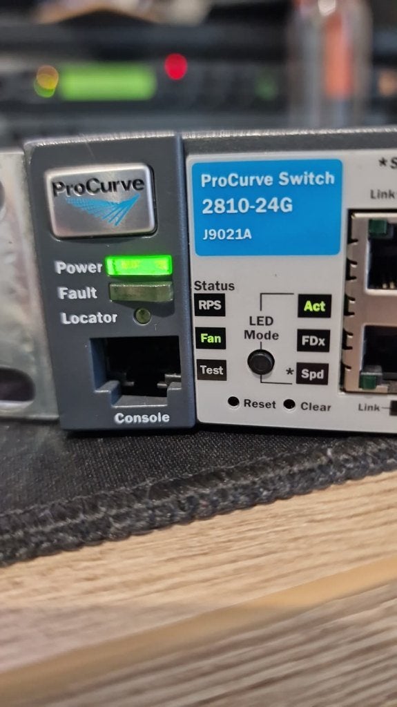 HP 2810-24G ProCurve 24 port 1gbit switch, Computers en Software, Ophalen, Gebruikt