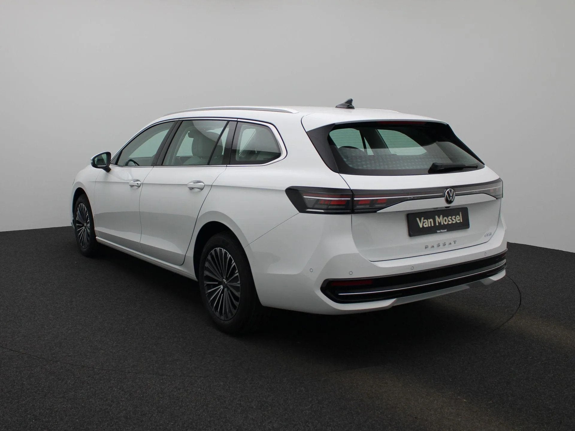 Volkswagen Passat Variant 1.5 eTSI Elegance Business, 4 cilinders, 150 pk, Wit, Origineel Nederlands