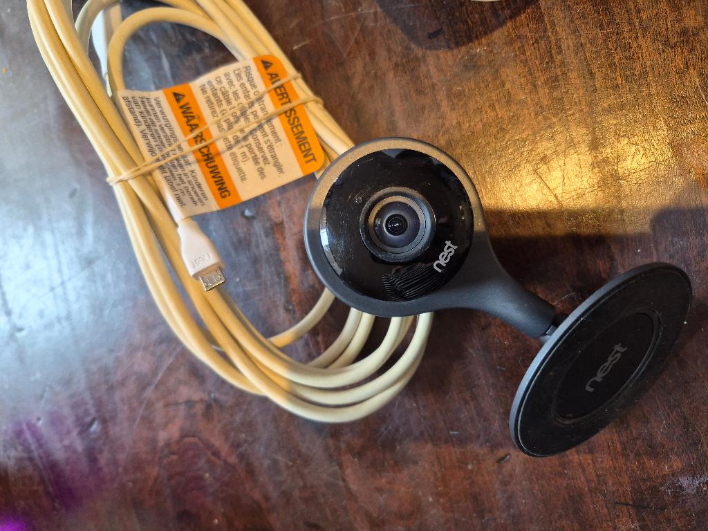 Nest Cam Indoor Camera, Audio, Tv en Foto, Videobewaking, Ophalen of Verzenden, Gebruikt, Binnencamera