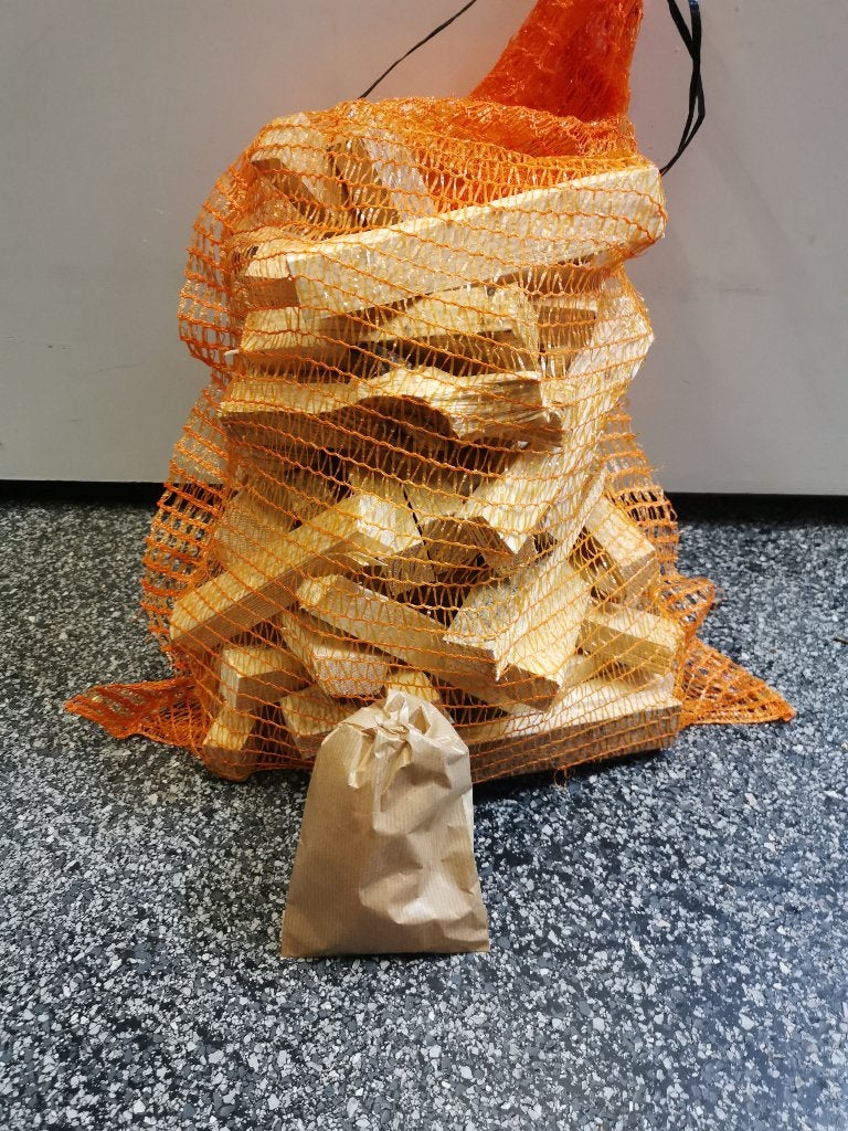 Droog aanmaakhout + houtkrullen, 6 m³ of meer, Ophalen, Overige houtsoorten, Blokken