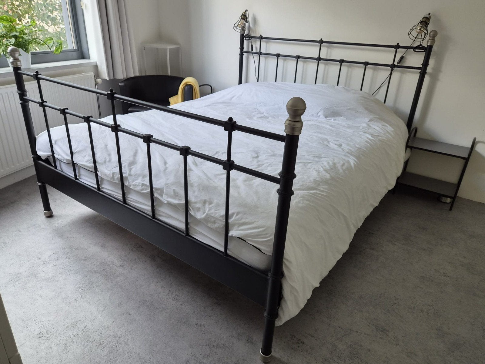 Zwart metalen tweepersoonsbed met matras te koop, Ophalen, Zwart, Tweepersoons, Zo goed als nieuw