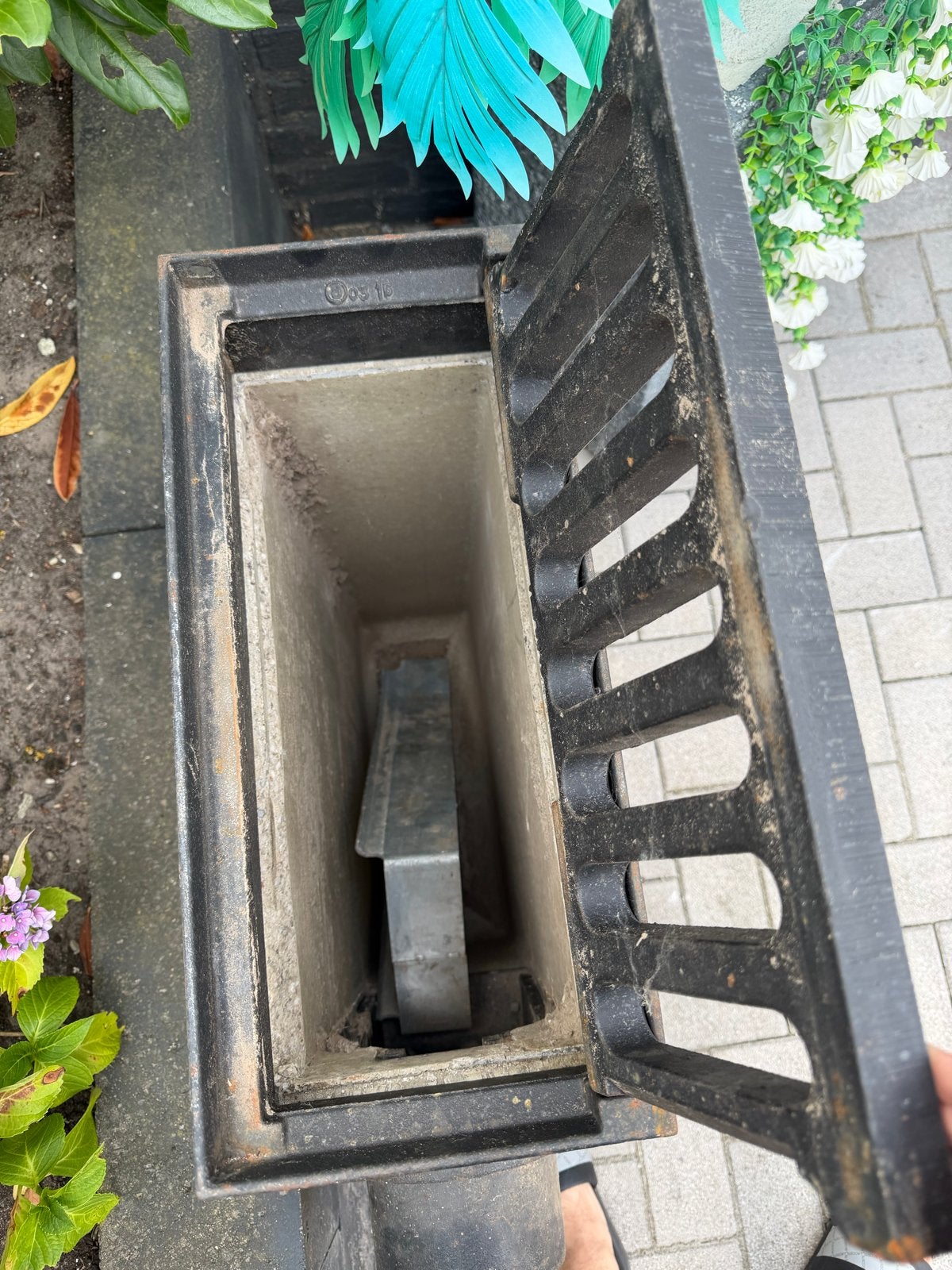 Gebruikte afvoerput met rooster en aansluiting, Gebruikt, Ophalen of Verzenden, Minder dan 2 meter, 40 tot 60 mm