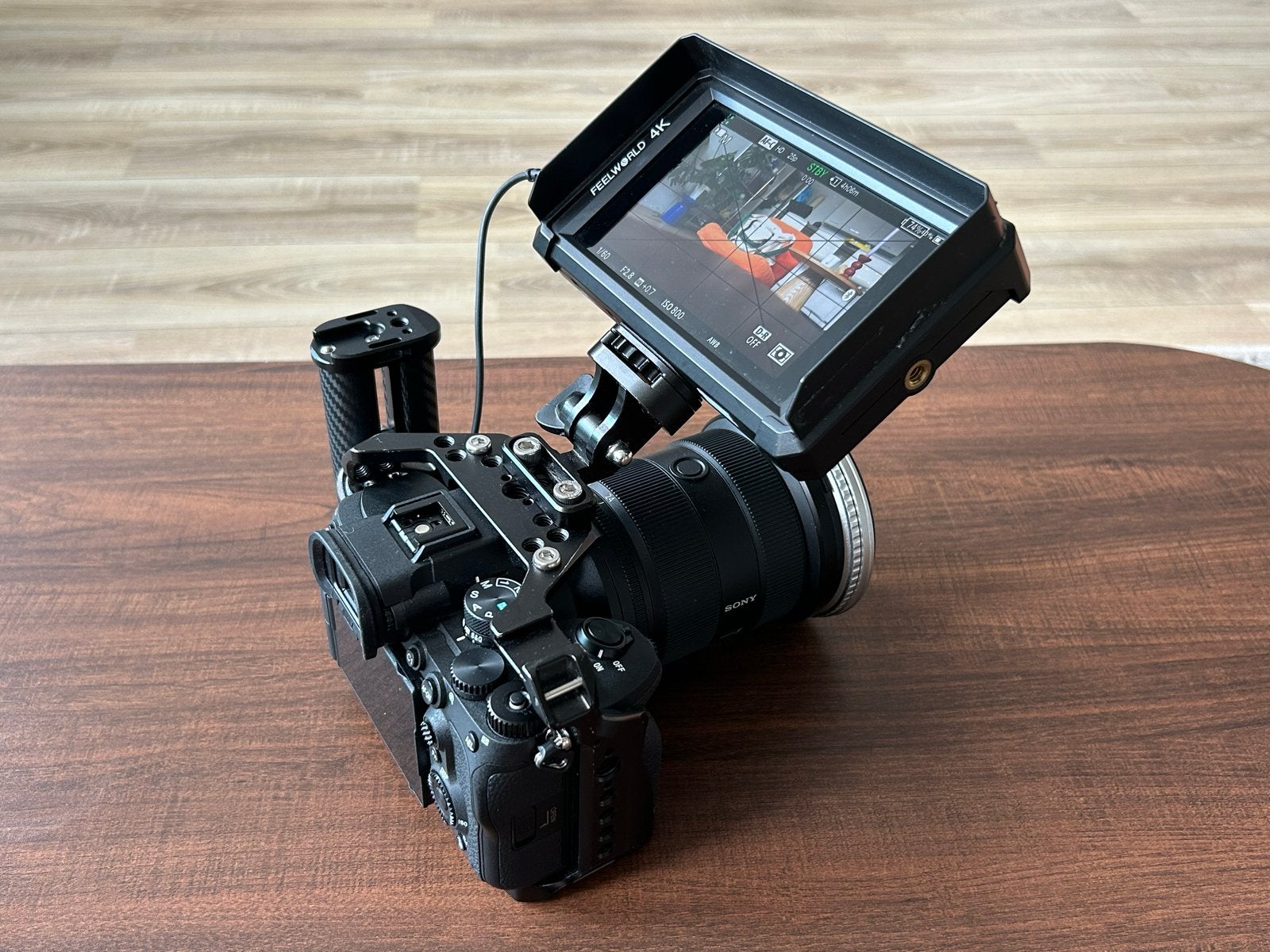 Feelworld F6 5.7” Inch 4K On Camera Monitor met Zonnekap, Feelworld, Monitor, Ophalen of Verzenden, Zo goed als nieuw