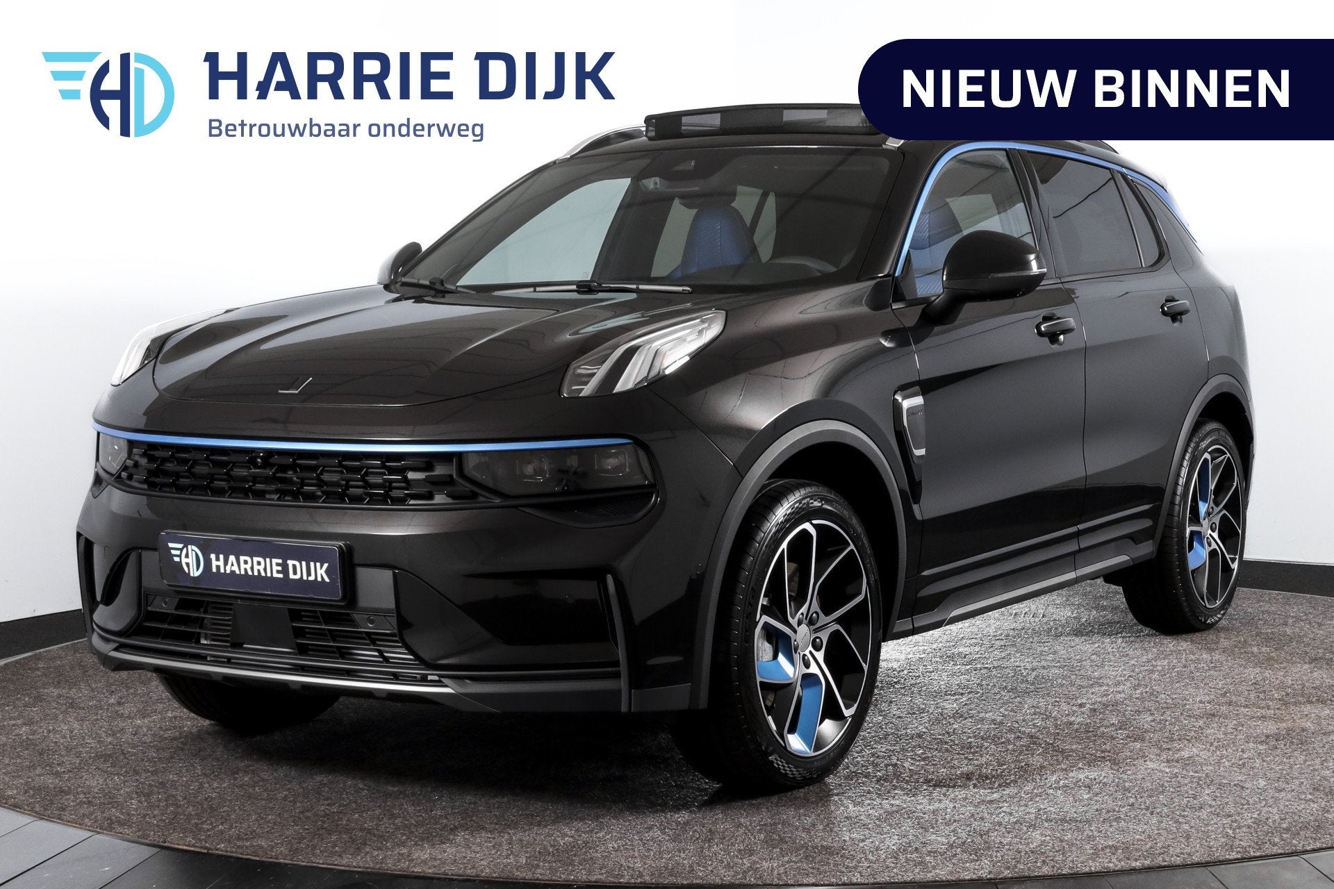 Lynk & Co 01 1.5 PHEV 261PK MY23 | Donkere hemel | 360 Camer, Auto's, Gebruikt, Zwart, Plug-in hybride, Bedrijf