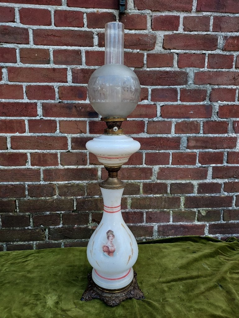 Antieke Franse opaline tafelolielamp, Marie-Antoinette., Ophalen