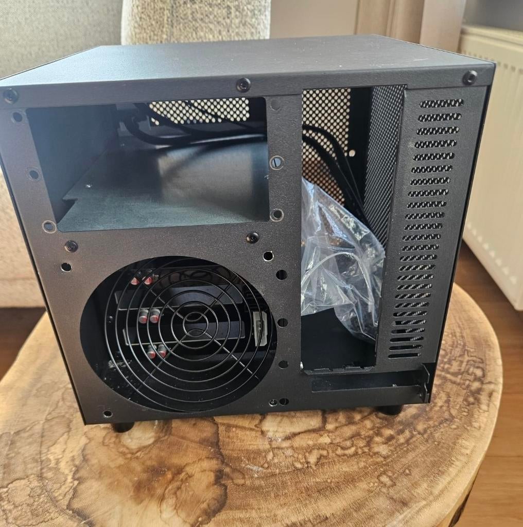 Ursa Minor ITX NAS Behuizing - 4 Bays, Ophalen of Verzenden, Zo goed als nieuw