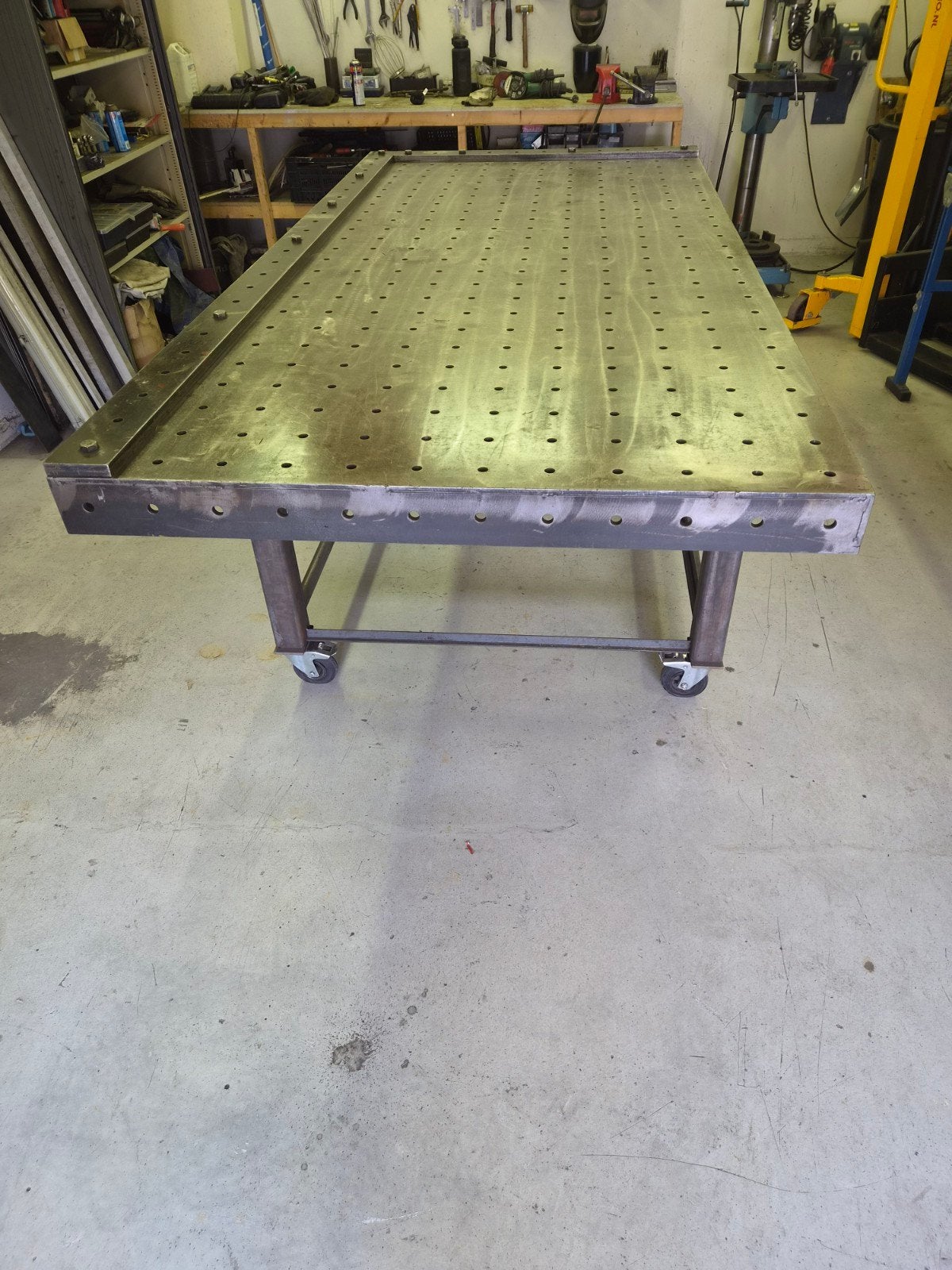 Robuuste lastafel vlaktafel met gatenpatroon en wielen, Ophalen, Gebruikt, 170 cm of meer, Inklapbaar